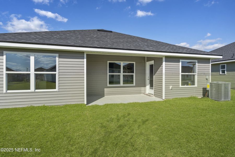 Exterior details and patio area of a home in Summerglen, Jacksonville (Image 18).