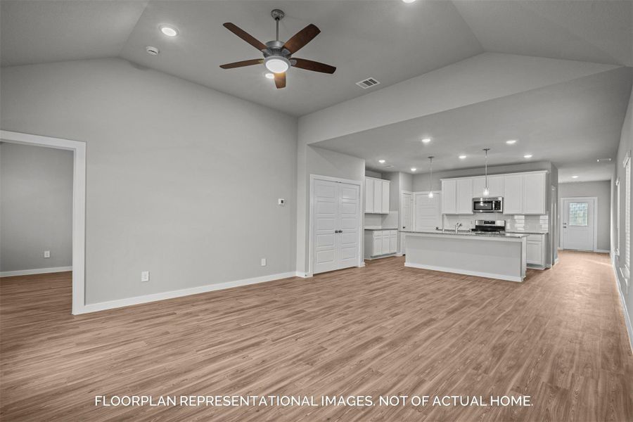 Spacious, unfurnished interior of a new home in Miller's Pond, Rosenberg (Image 23).
