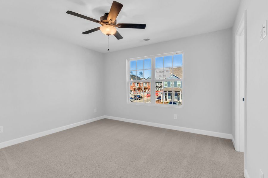 Spacious, unfurnished interior of a new home in Oxford Station, Gallatin (Image 23).