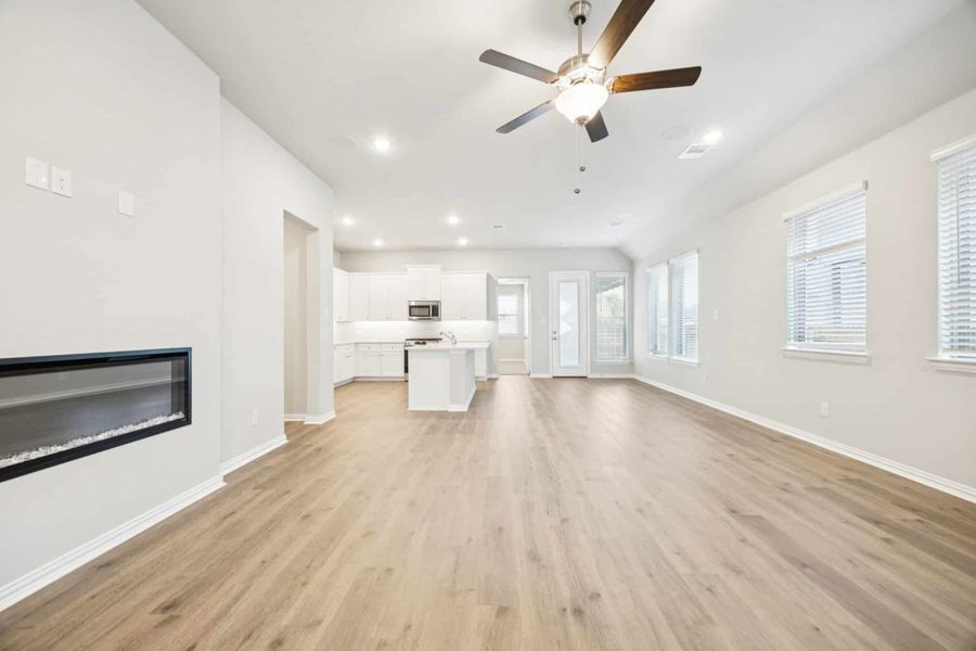 Spacious, unfurnished interior of a new home in Avondale, Fate (Image 13).