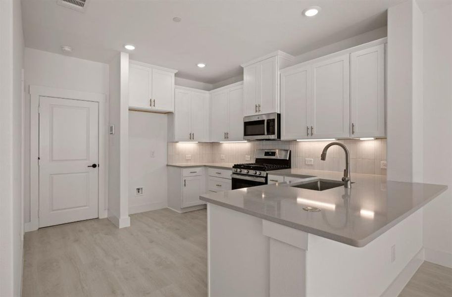 Furnished interior view inside a new home in Chelsea Commons, Allen (Image 8). Furnished interior view inside a new home in Chelsea Commons, Allen (Image 8).