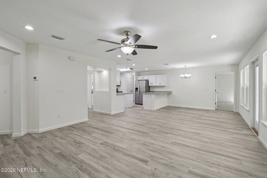 Spacious, unfurnished interior of a new home in , Middleburg (Image 50).