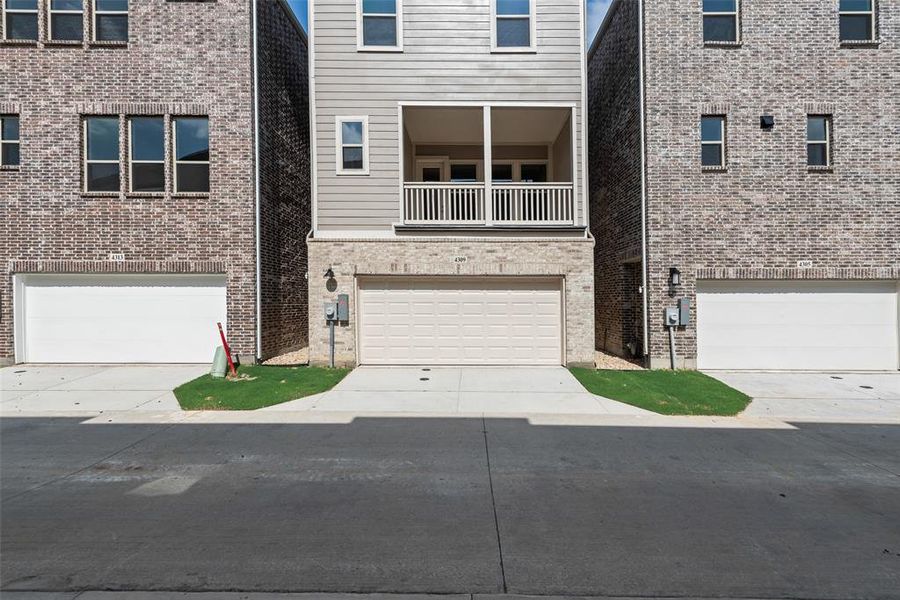 Exterior details and patio area of a home in City Point, North Richland Hills (Image 4). Exterior details and patio area of a home in City Point, North Richland Hills (Image 4).