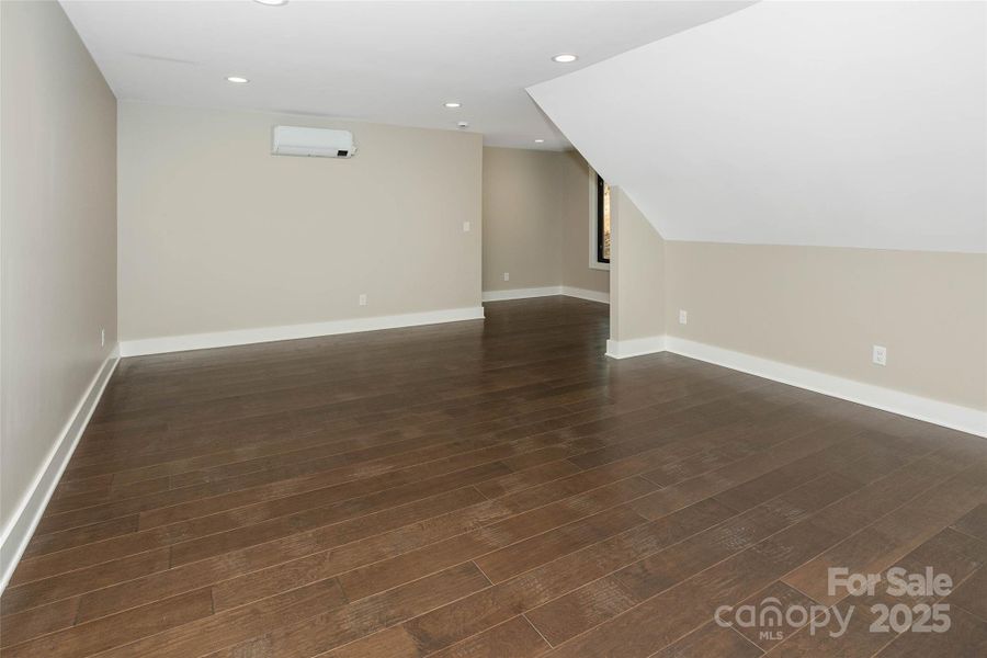 Spacious, unfurnished interior of a new home in , Horse Shoe (Image 23).