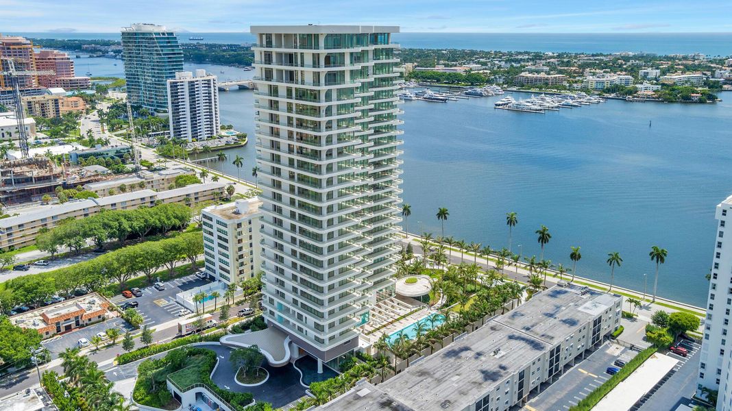 Condo located in West Palm Beach, FL showcasing its design and architecture (Image 22).