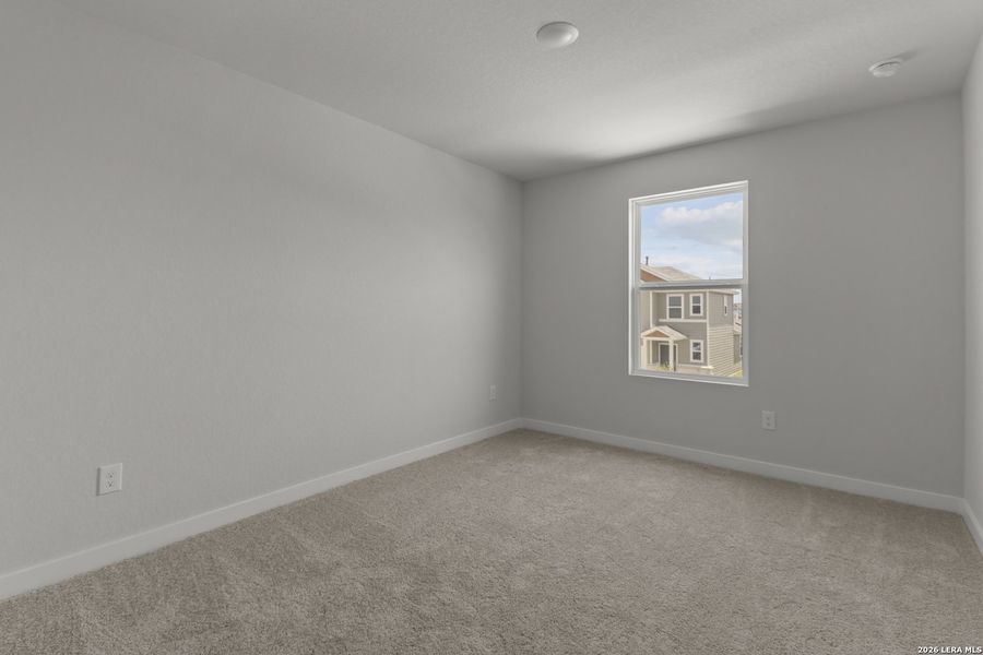 Spacious, unfurnished interior of a new home in Hacienda, San Antonio (Image 19).