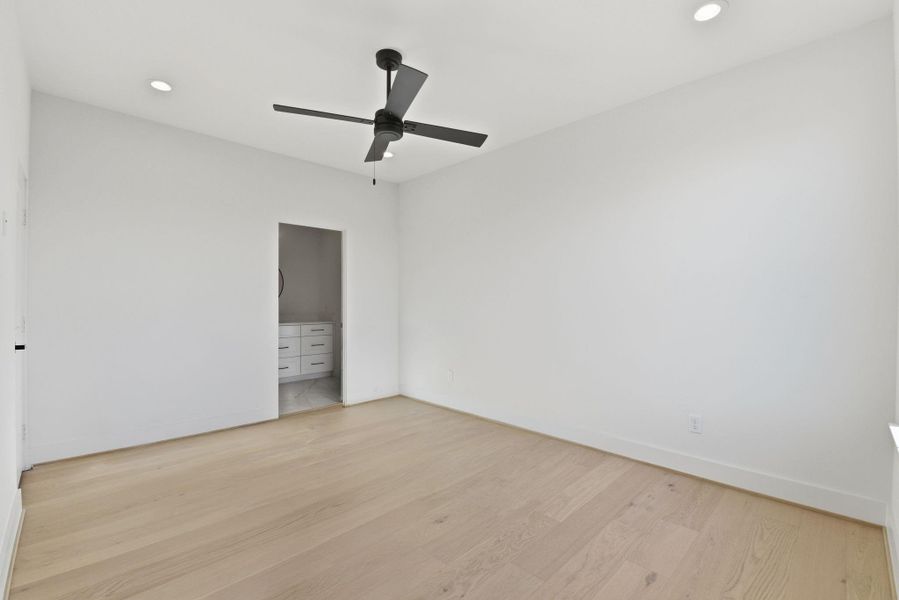 Spacious, unfurnished interior of a new home in , Houston (Image 41).