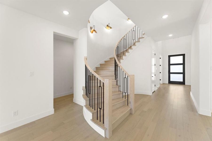 10. 3728 Meander - Entry (3)