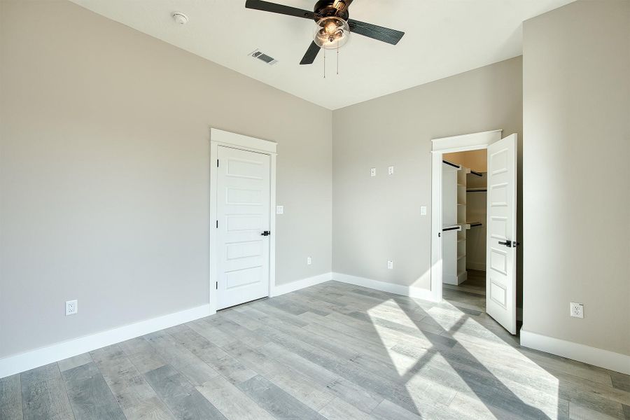 Spacious, unfurnished interior of a new home in , Beaumont (Image 46).