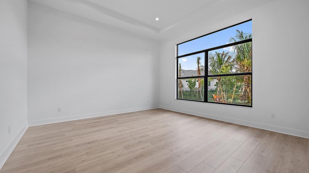 Spacious, unfurnished interior of a new home in , Palm Beach Gardens (Image 16).