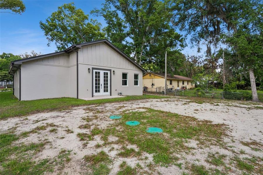 Exterior details and patio area of a home in , Apopka (Image 24).