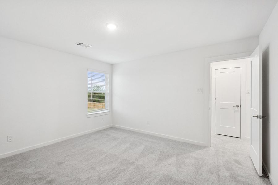 Spacious, unfurnished interior of a new home in Miller's Pond, Rosenberg (Image 16).