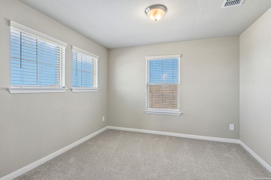Spacious, unfurnished interior of a new home in Royal Crest, San Antonio (Image 25).