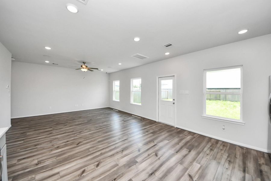 Spacious, unfurnished interior of a new home in Hill and Dale Ranch, Splendora (Image 21).