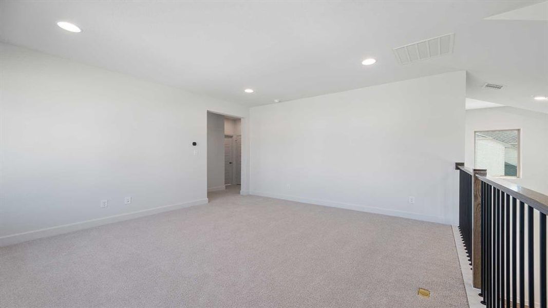 Spacious, unfurnished interior of a new home in The Parks At Wilson Creek 40', Celina (Image 16).