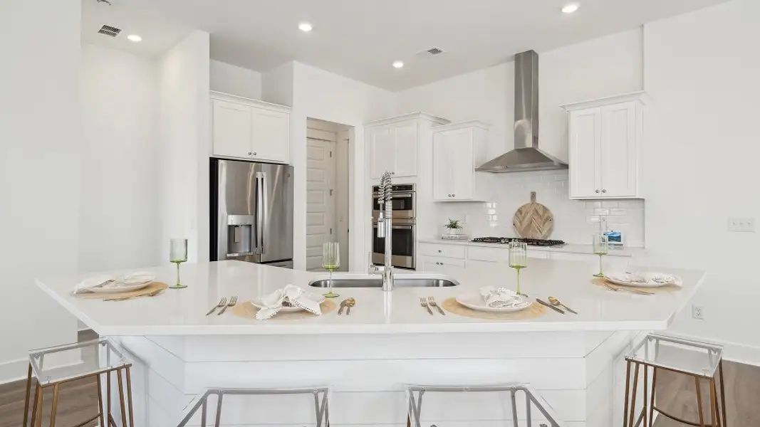 2855 Fletcher Kitchen 3of6 F1 8 6 25