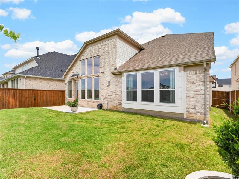 Exterior details and patio area of a home in , Wylie (Image 4).