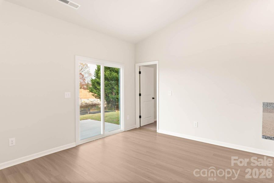 Spacious, unfurnished interior of a new home in Stagecoach Station, Gastonia (Image 13).
