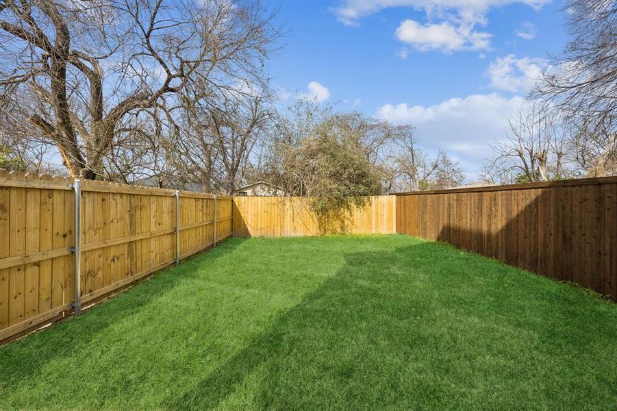 Exterior details and patio area of a home in , Dallas (Image 19).