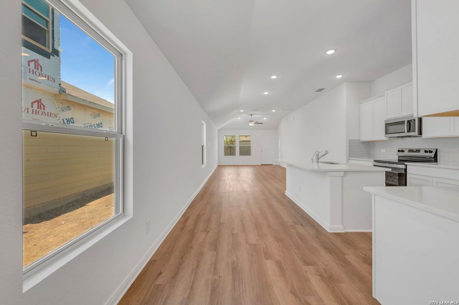 Spacious, unfurnished interior of a new home in Park Place, New Braunfels (Image 22).