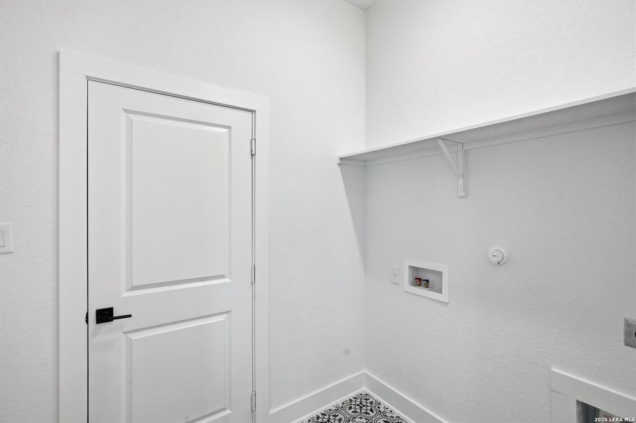 Spacious, unfurnished interior of a new home in Prominence, San Antonio (Image 28).