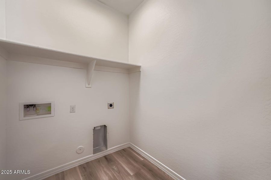 26 - 5519 Upstairs Laundry 26 - 5519 Upstairs Laundry