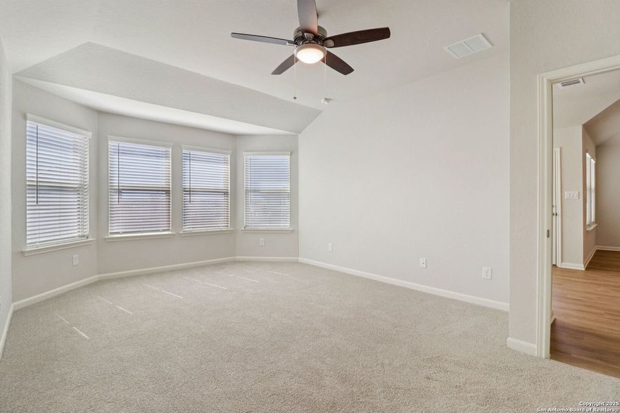 Spacious, unfurnished interior of a new home in Arcadia Ridge - Premier Series, San Antonio (Image 15).