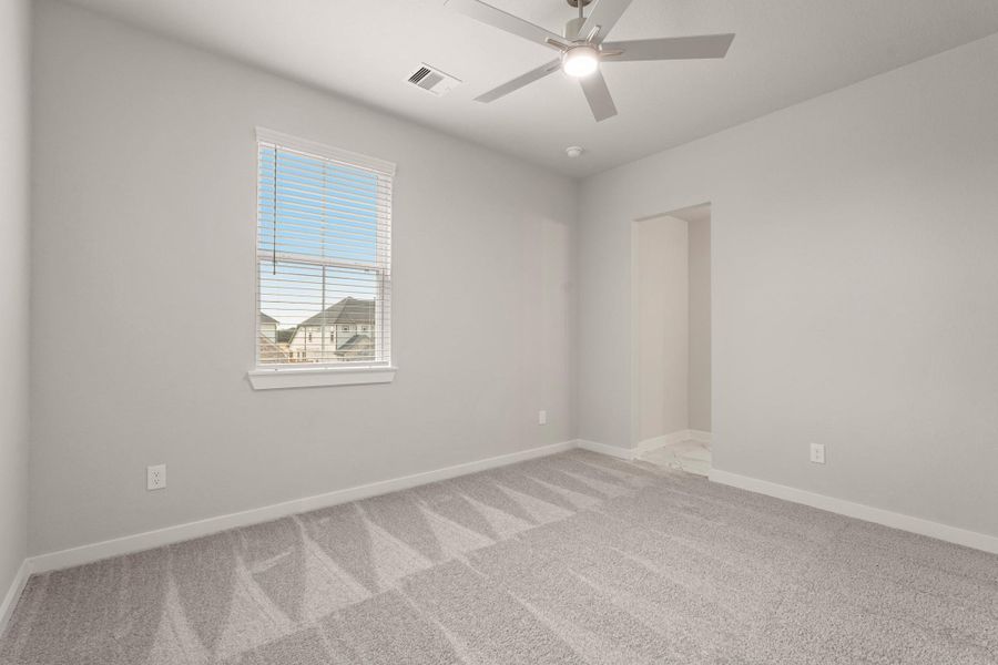 Spacious, unfurnished interior of a new home in Briarwood Crossing, Rosenberg (Image 16).