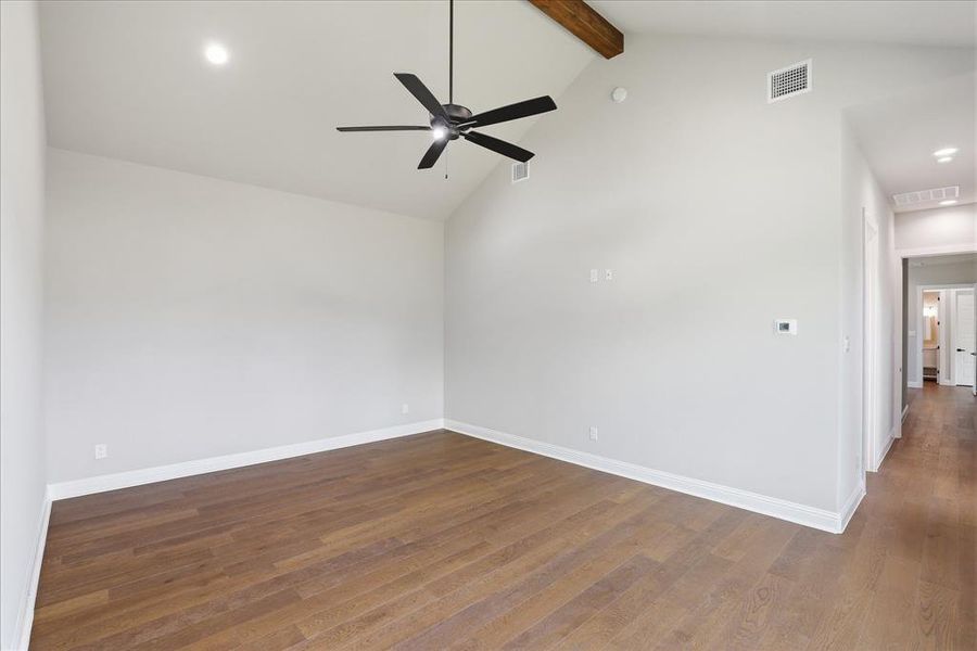 Spacious, unfurnished interior of a new home in , Waxahachie (Image 23).