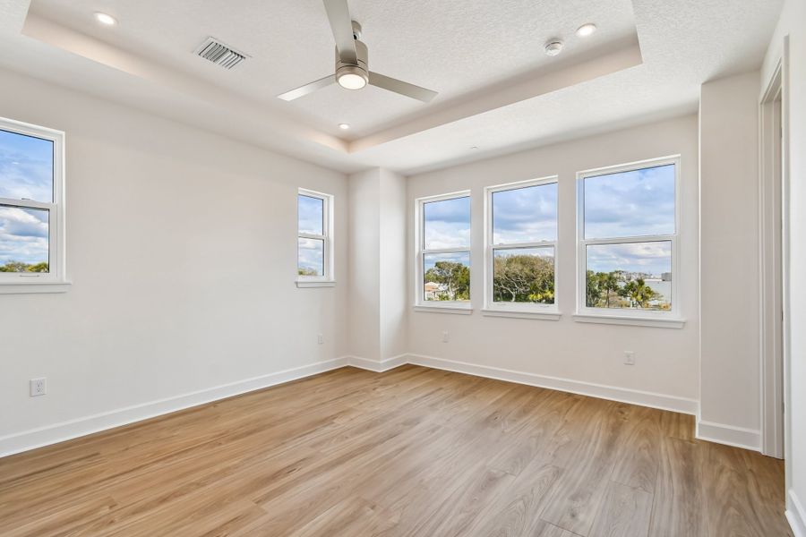 Spacious, unfurnished interior of a new home in EvenTide, New Smyrna Beach (Image 15).