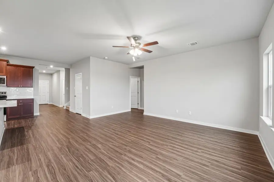 Spacious, unfurnished interior of a new home in Hillside Village, Temple (Image 8).