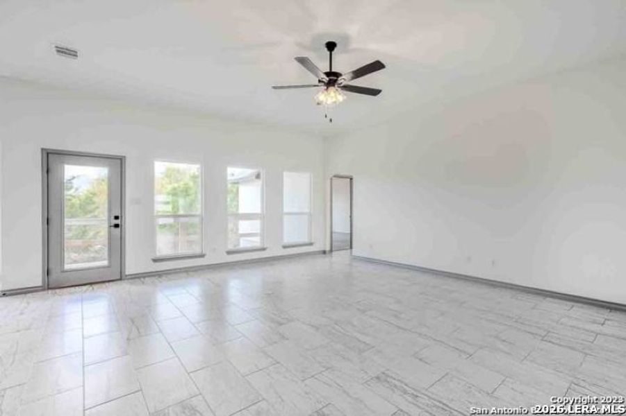 Spacious, unfurnished interior of a new home in , Blanco (Image 16).