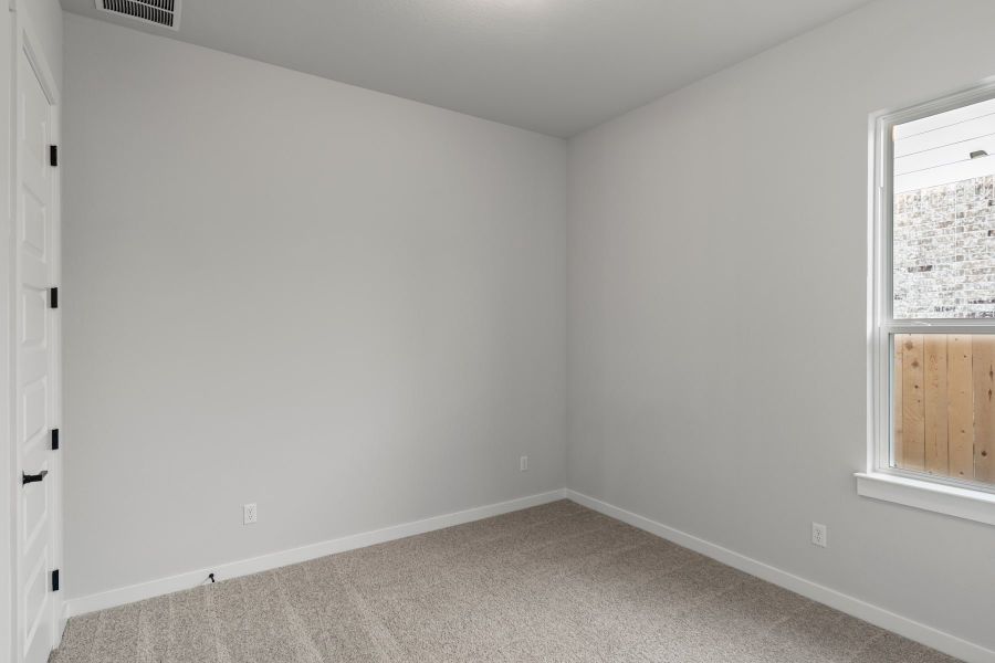 Spacious, unfurnished interior of a new home in Lariat, Liberty Hill (Image 32).