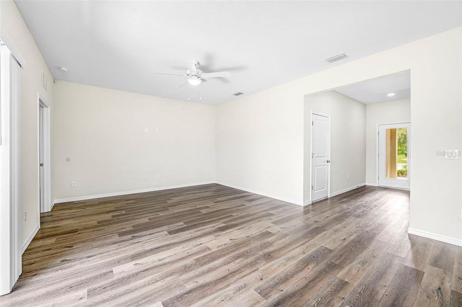 Spacious, unfurnished interior of a new home in , Weeki Wachee (Image 31).