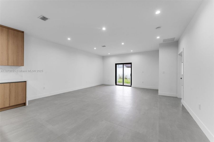 Spacious, unfurnished interior of a new home in , Miami (Image 28). Spacious, unfurnished interior of a new home in , Miami (Image 28).