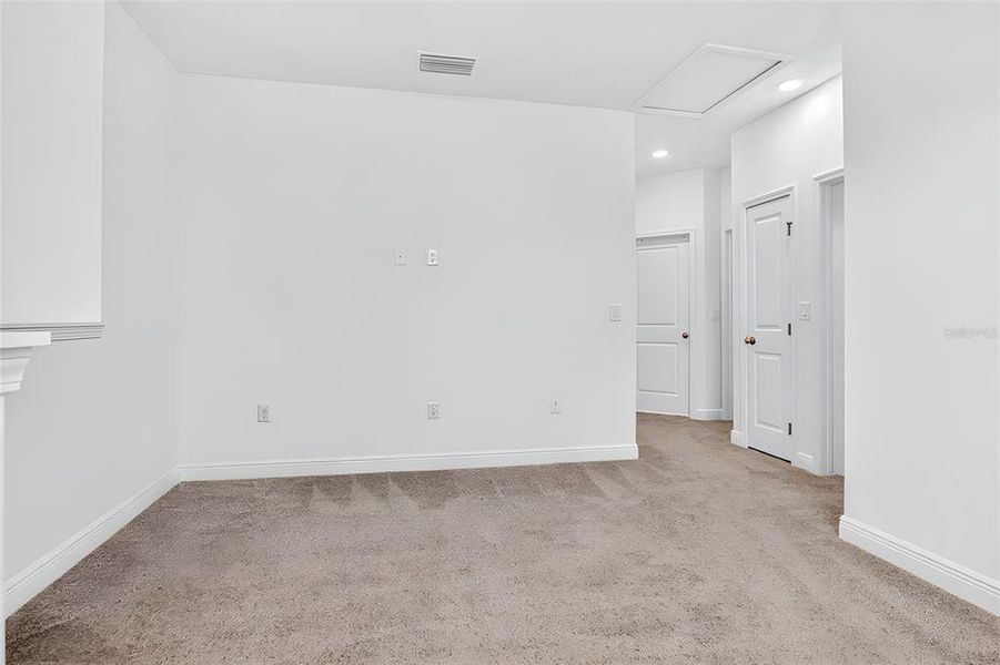 Spacious, unfurnished interior of a new home in Hills of Minneola, Minneola (Image 14).