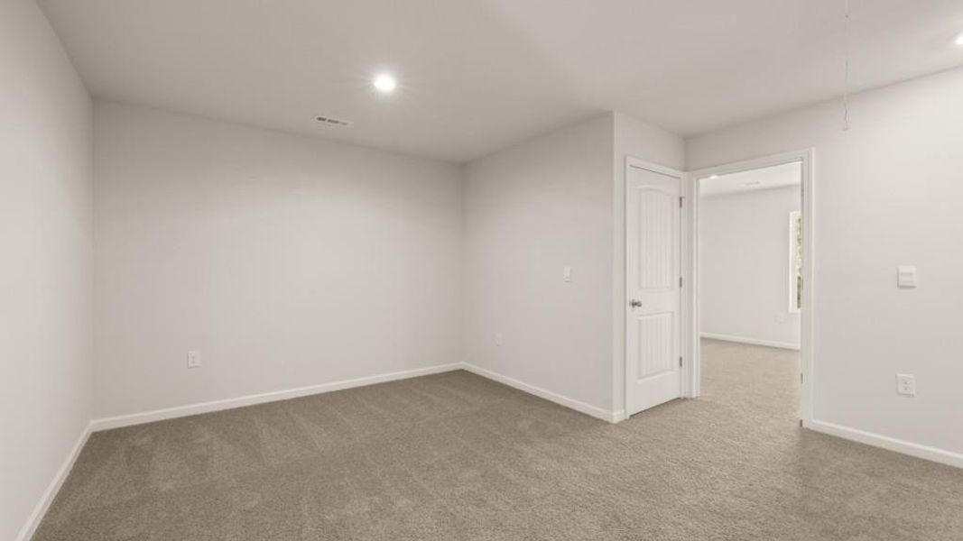 Spacious, unfurnished interior of a new home in Hughes Court, Dawsonville (Image 25).