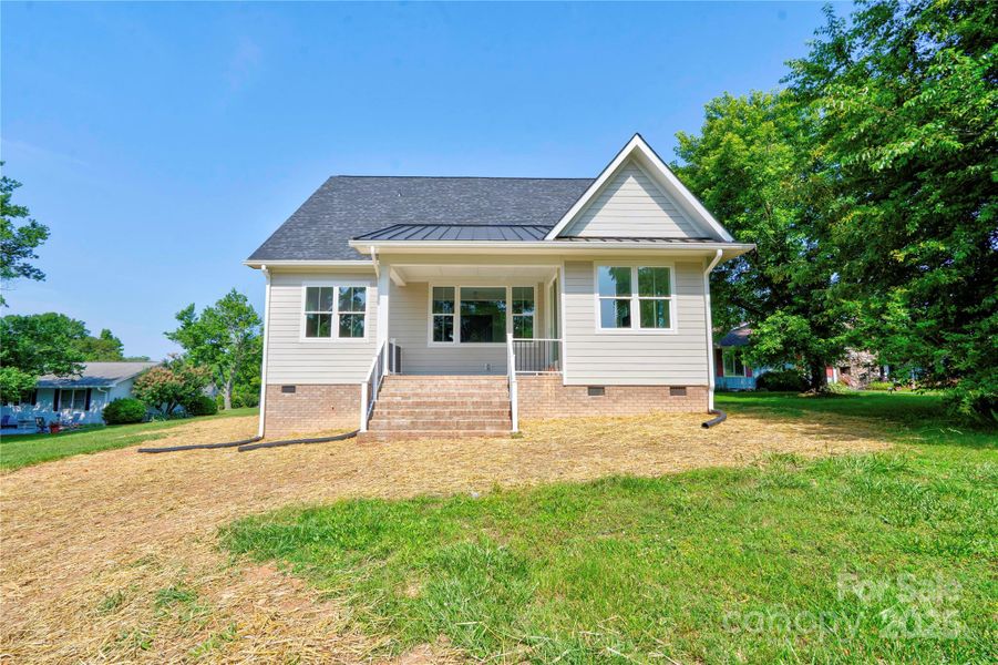 Front exterior of a new home in , Kings Mountain, NC, highlighting curb appeal (Image 22). Front exterior of a new home in , Kings Mountain, NC, highlighting curb appeal (Image 22).