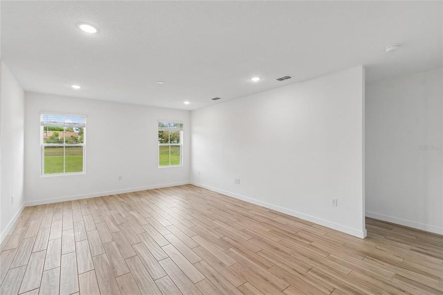 Spacious, unfurnished interior of a new home in Aspire at Glen Aire, Ocala (Image 19).