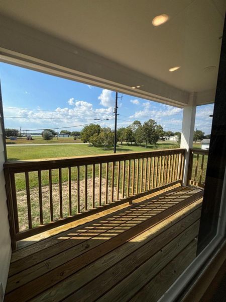 Exterior details and patio area of a home in , Palacios (Image 19).