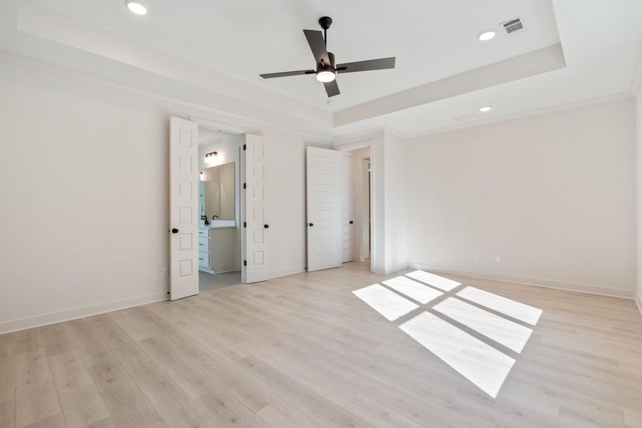 Spacious, unfurnished interior of a new home in White Oak, Arlington (Image 24).