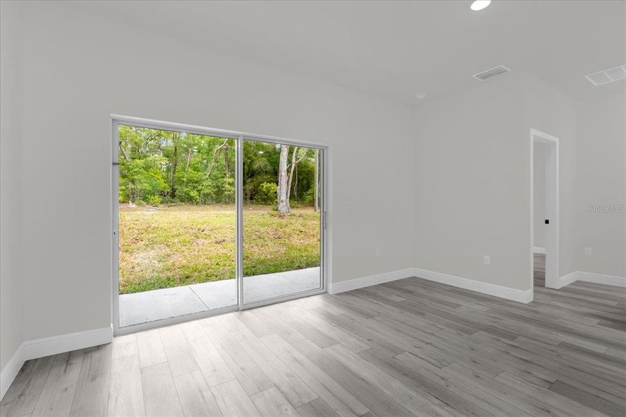 Spacious, unfurnished interior of a new home in , Citrus Springs (Image 17).