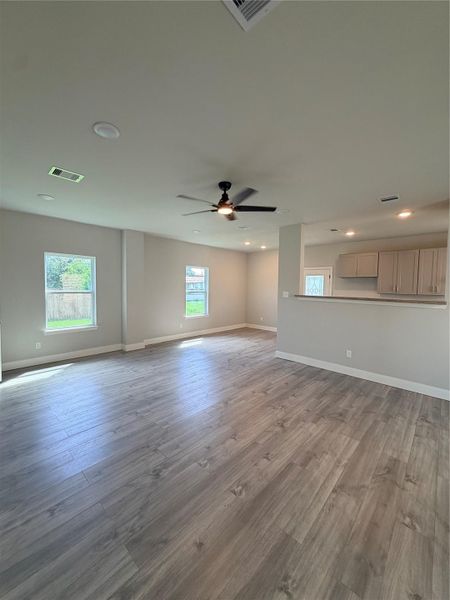Spacious, unfurnished interior of a new home in , Baytown (Image 18).