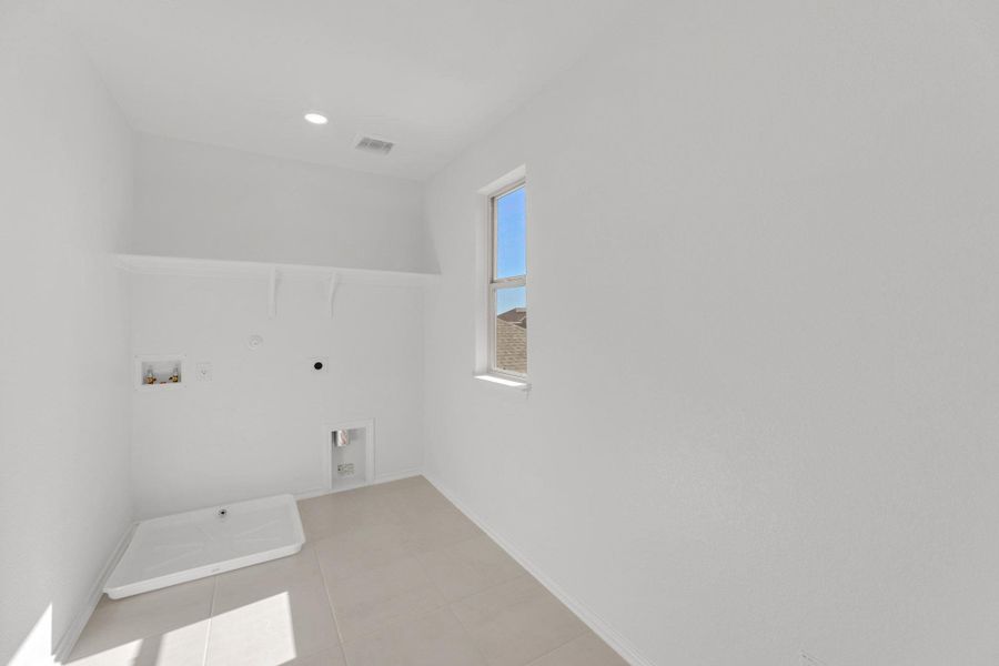 Spacious, unfurnished interior of a new home in Salerno - Heritage Collection, Round Rock (Image 18).