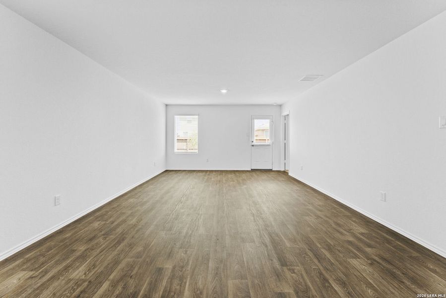 Spacious, unfurnished interior of a new home in Avenida, Converse (Image 19).