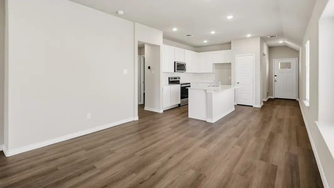 Dining room to kitchen
