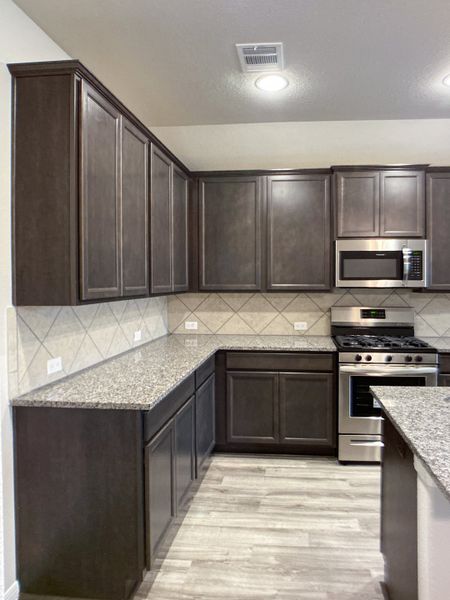 Representative furnished interior of a home built from the Floor Plan 1816 by Colina Homes in Grand Magnolia, Magnolia (Image 6). Representative furnished interior of a home built from the Floor Plan 1816 by Colina Homes in Grand Magnolia, Magnolia (Image 6).