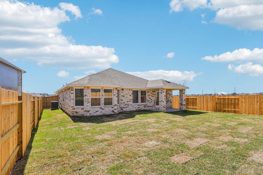 Exterior details and patio area of a home in Kingdom Heights, Rosenberg (Image 23).
