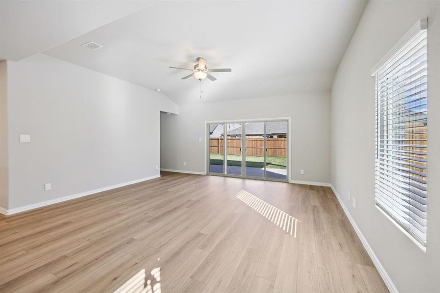 Spacious, unfurnished interior of a new home in Stonehaven, Seagoville (Image 32).