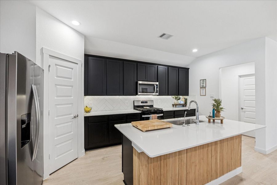 Furnished interior view inside a new home in Tamarron, Fulshear (Image 14). Furnished interior view inside a new home in Tamarron, Fulshear (Image 14).